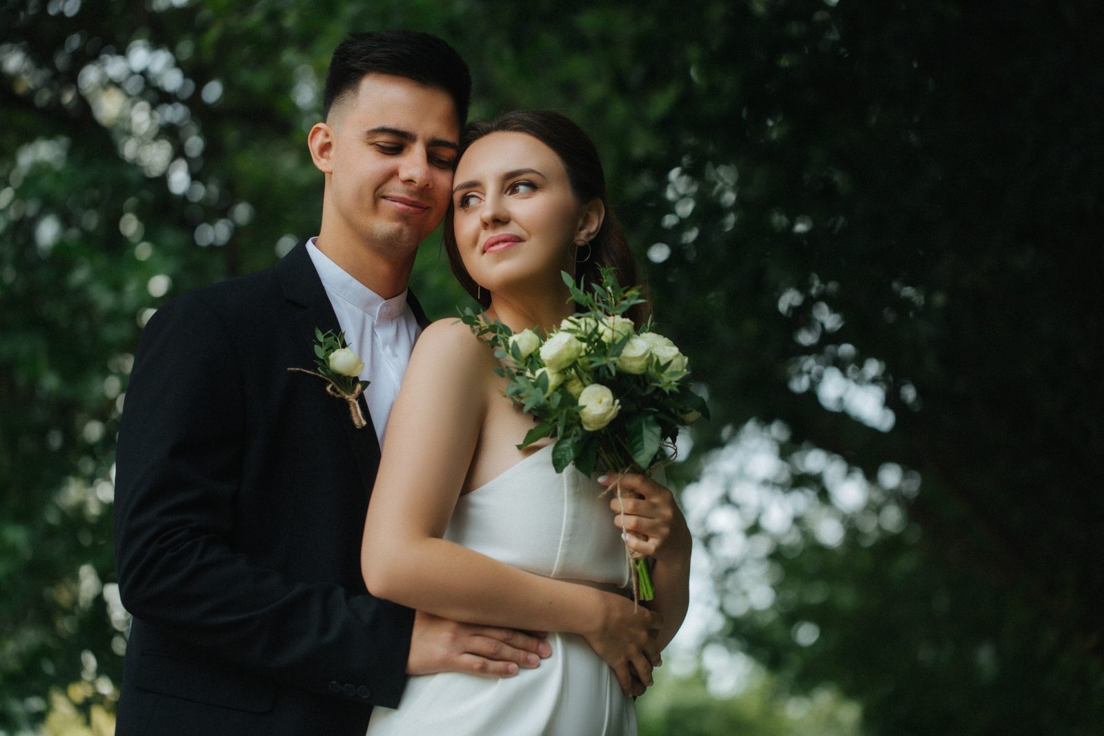Wedding bride groom embrace garden portrait outdoor